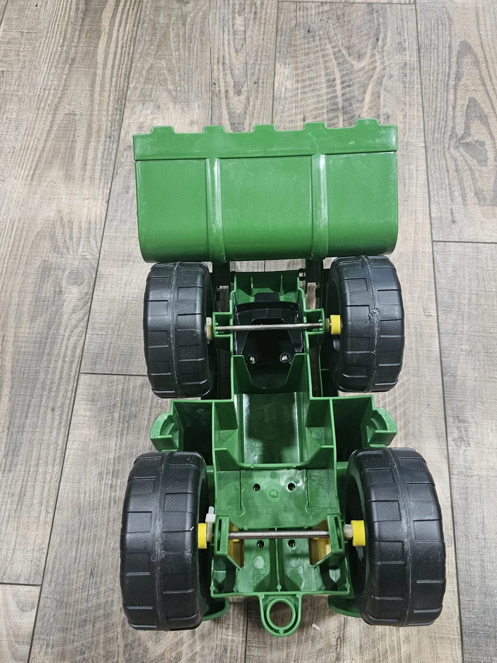 John Deere 15 Inch Big Scoop Conatruction Dozer Pusher Bucket Green Plastic Toy